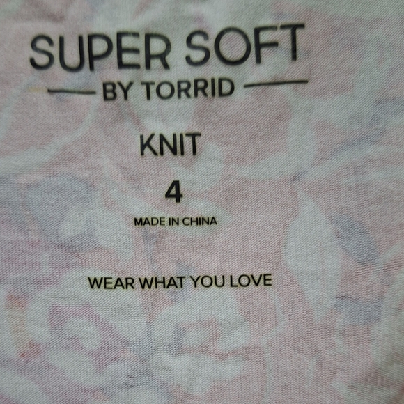 A Torrid Super Soft Knit Orange and Pink Floral Tunic Top In A Size 4. EUC - Picture 2 of 9
